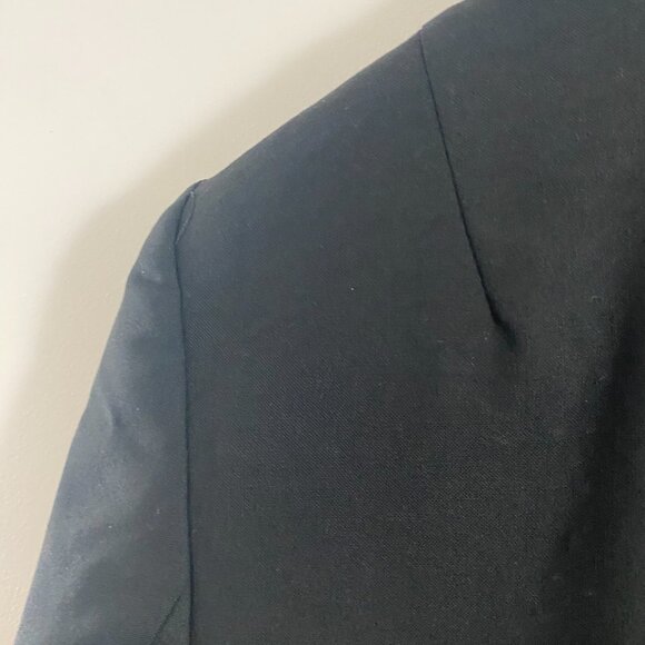 Banana Republic Classic Two-Button Fitted Blazer, Size 6 - Picture 4 of 9